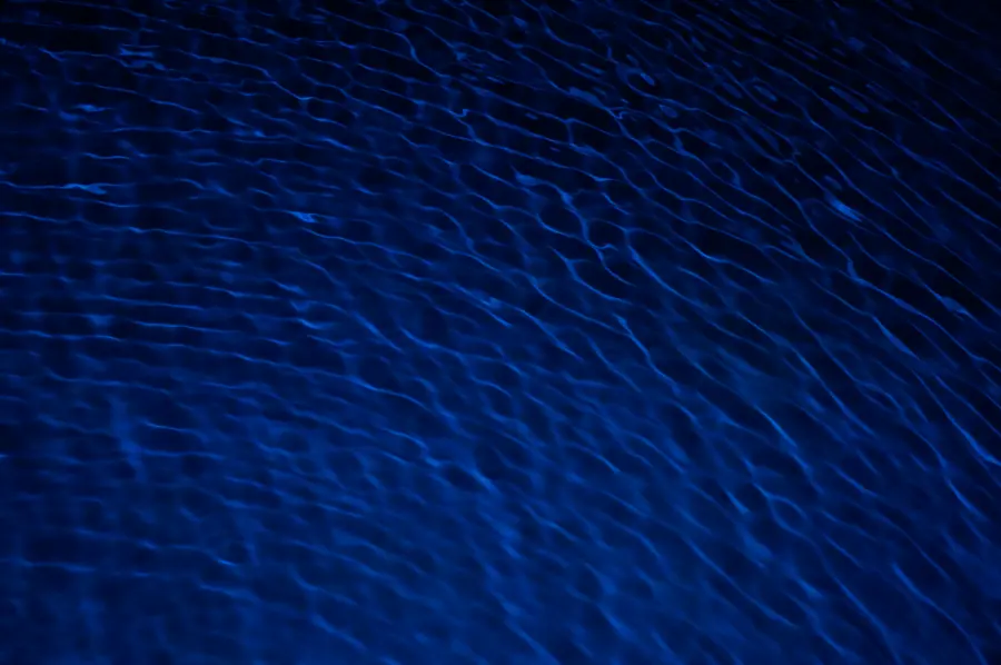 Diagonal currents of light across dark blue water